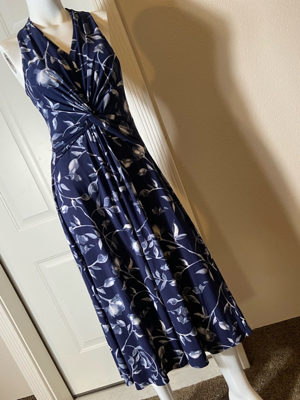 Chaps~Navy & White~Floral Maxi Dress~Twist Knot Waist~V-Neck~Sleeveless~Size SP